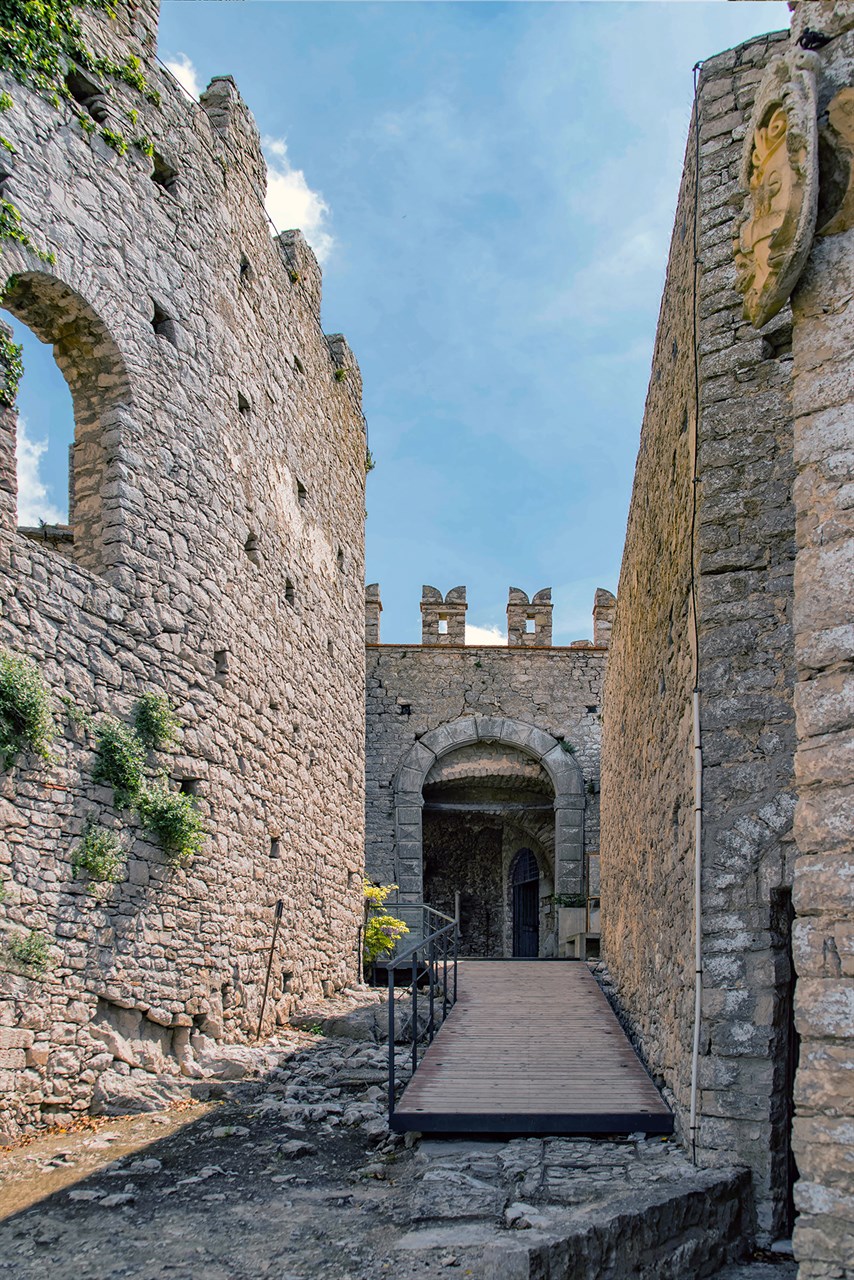 img:https://www.thethinkingtraveller.com/media/Resized/SICILY%20local%20areas/Castles%20Slideshow/1920/shutterstock_1403143394.jpg